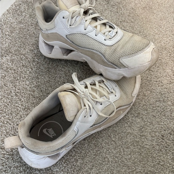 Nike White Running Shoes - Picture 4 of 4